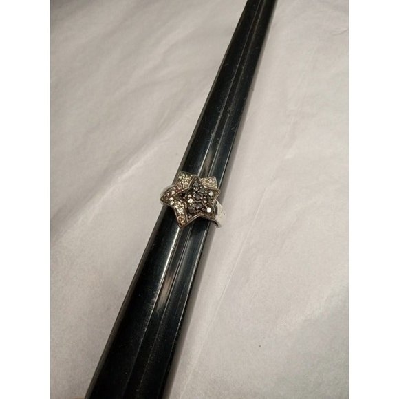 Size 6.25 Silver Tone Star‎ Shape Ring -DISCOLORATION - Picture 2 of 8